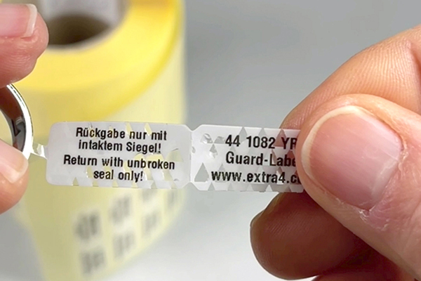 Sicherheitseffekt Triangel-Muster Auch mit Thermotransfer-Aufdruck ist das Sicherheits-Muster gut erkennbar